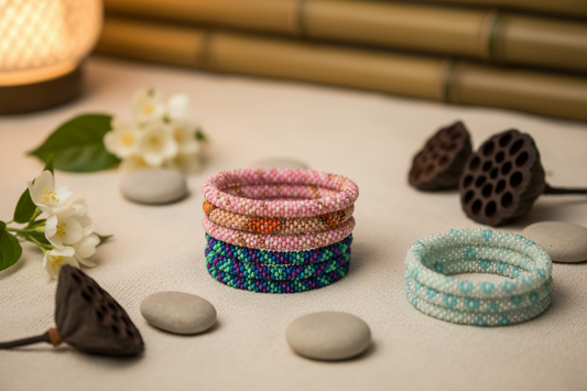 Bracelets népalais : pourquoi séduisent-ils autant ? Des bijoux porteurs de sens