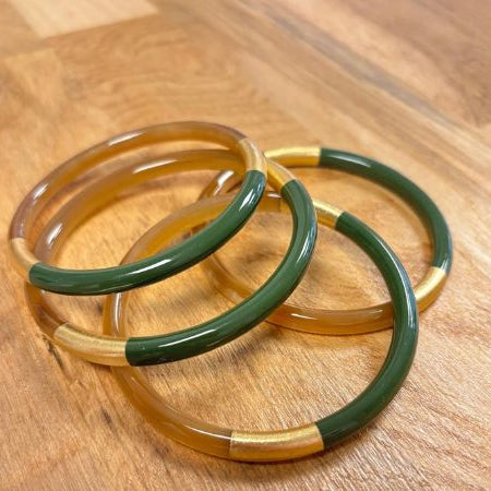 bracelet-jonc-vert-et-feuilles-dor-en-corne-veritable